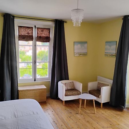 Le Voltaire Bed & Breakfast Airvault Екстериор снимка