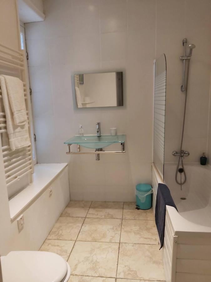 Le Voltaire Bed & Breakfast Airvault Екстериор снимка