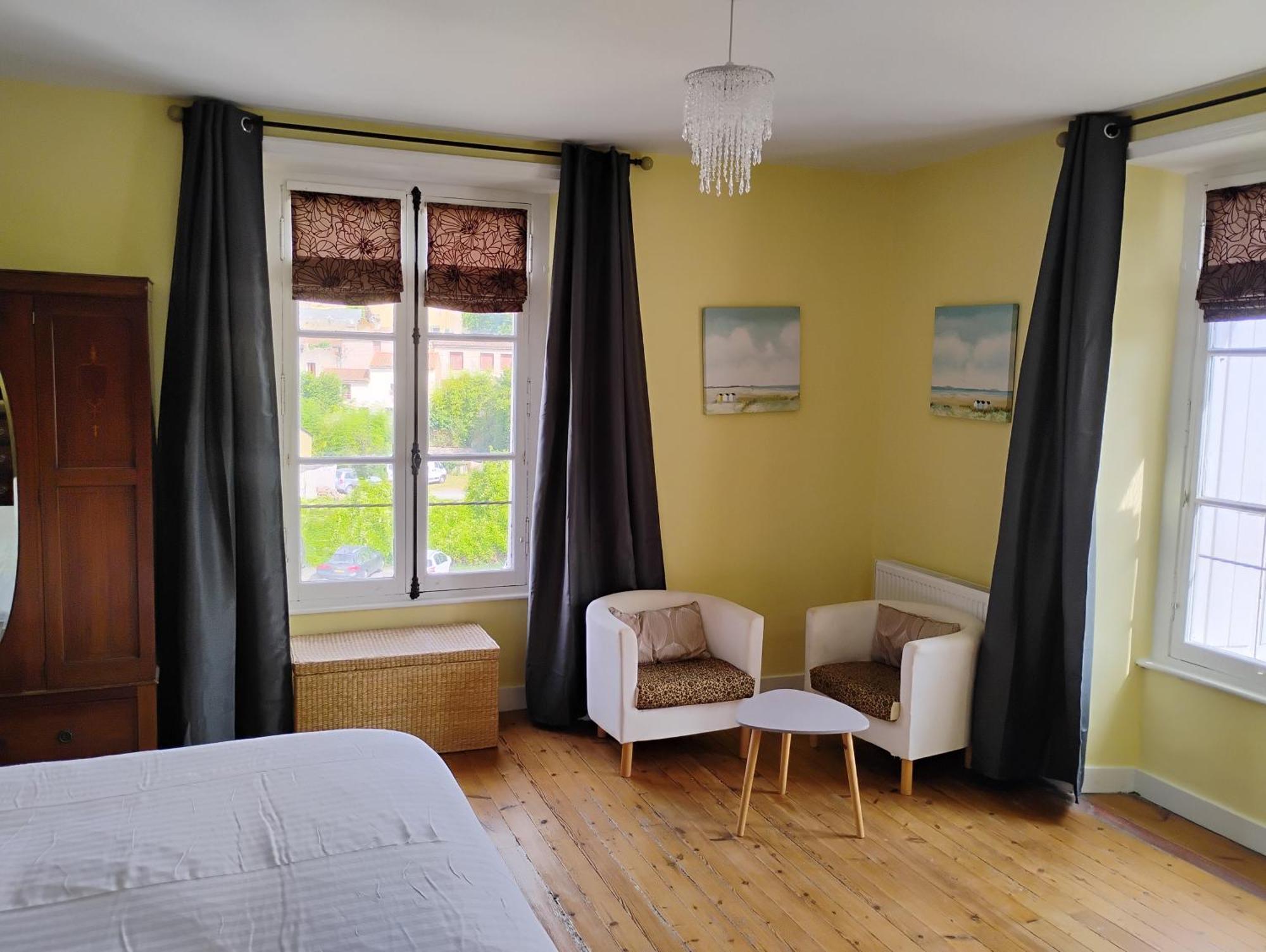 Le Voltaire Bed & Breakfast Airvault Екстериор снимка