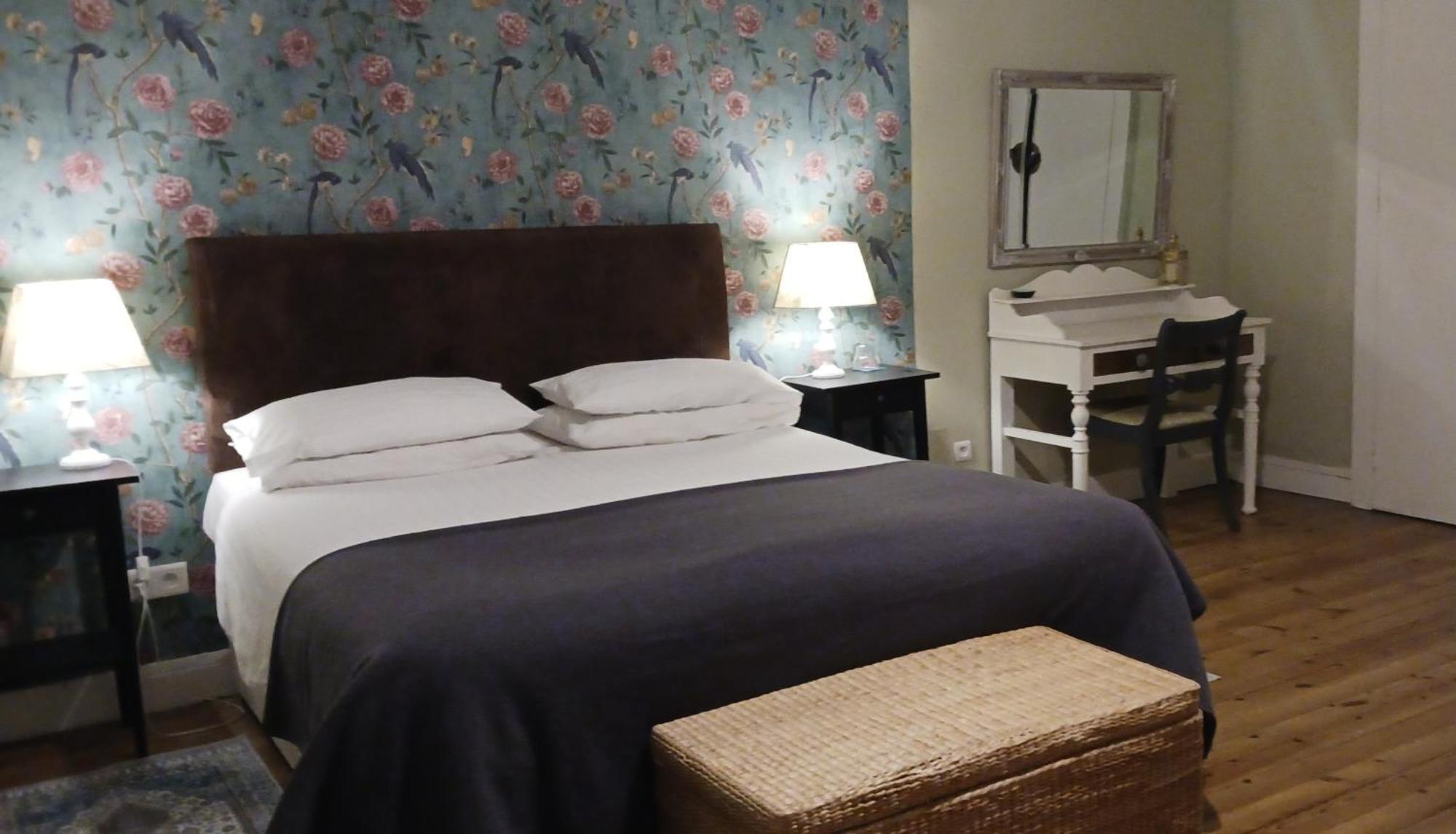 Le Voltaire Bed & Breakfast Airvault Екстериор снимка