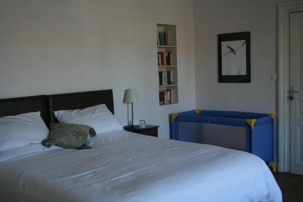 Le Voltaire Bed & Breakfast Airvault Стая снимка