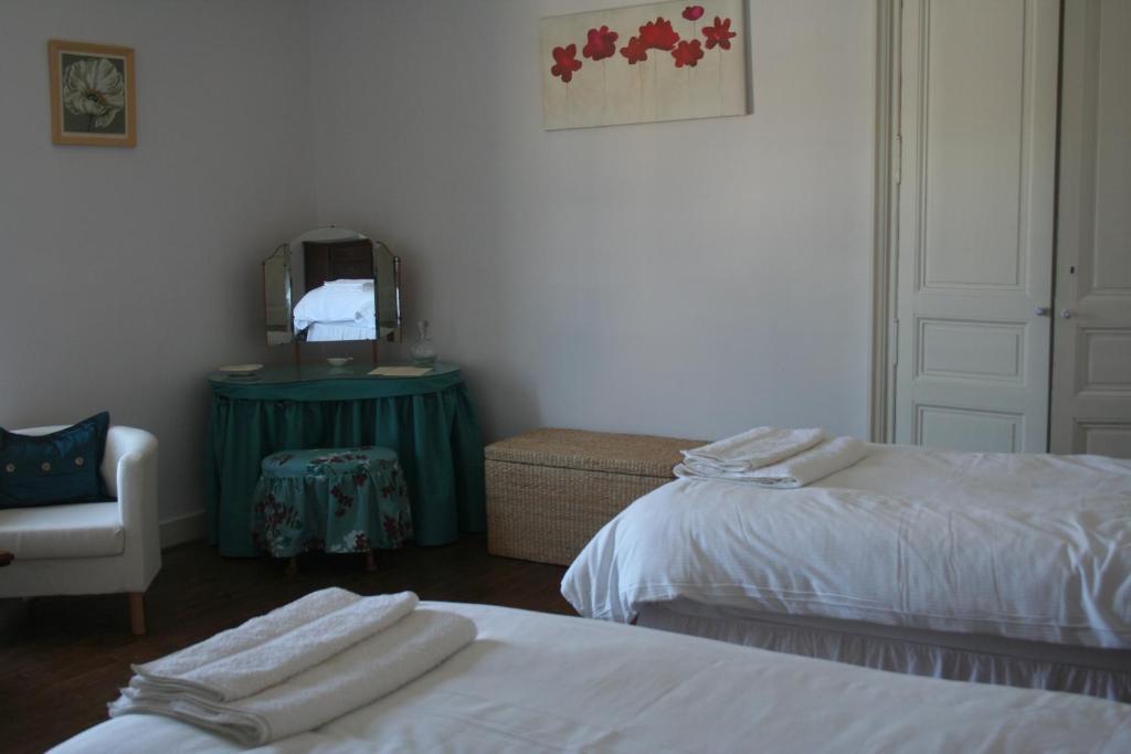 Le Voltaire Bed & Breakfast Airvault Стая снимка