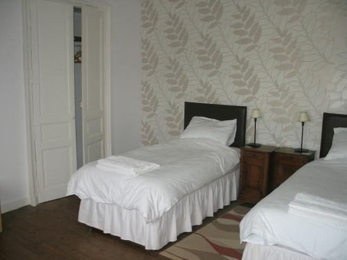 Le Voltaire Bed & Breakfast Airvault Екстериор снимка