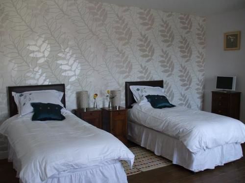 Le Voltaire Bed & Breakfast Airvault Екстериор снимка